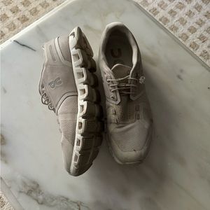 On CloudX Women’s size 9